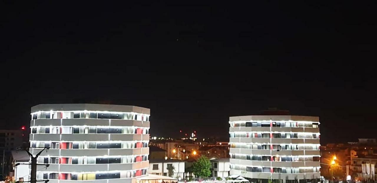 Donny Luxury Apartment Năvodari المظهر الخارجي الصورة
